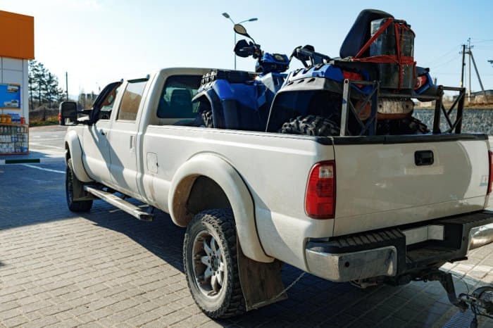 . In this guide, we’ll discuss the top towing safety tips that every driver should know.